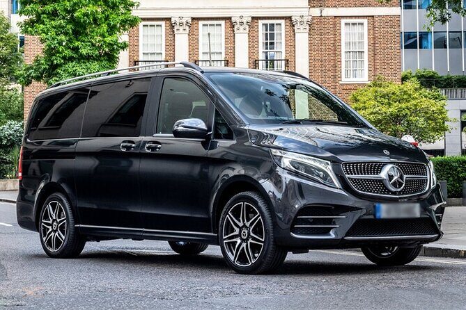 Departure by Private Minivan from Vienna to Vienna Airport VIE - Hotel-to-VIE Without the Last-Minute Chaos