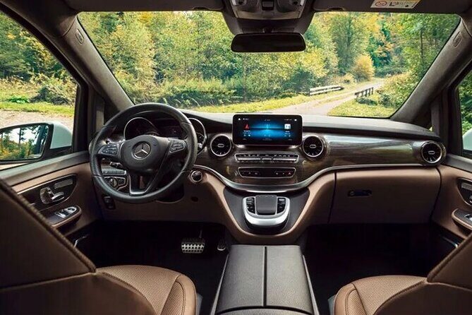 Departure by Private Minivan from Vienna to Vienna Airport VIE - Luxury Sedan or MB Vito Class Van: What That Means for You