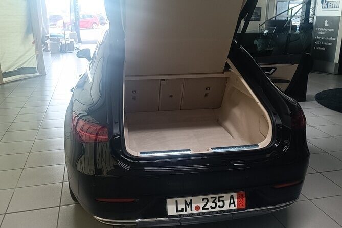 Exclusive green transfer - How the Vienna pickup really works at the airport (Schwechat)