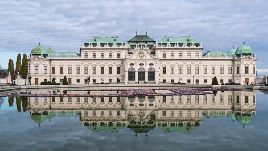 Private tour Vienna: 4 hours by Car - Parliament, City Hall, and Burgtheater: Built for Seeing From the Street