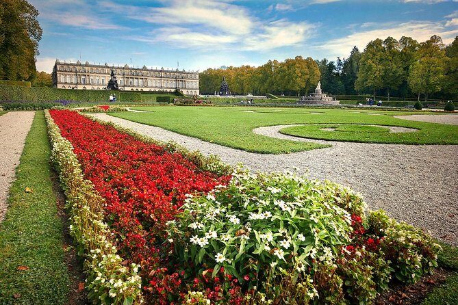 Private Transfer from Vienna to Munich with 2 hours for sightseeing - Door-to-door pickup and drop-off, minus the carrying
