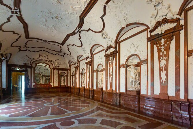 Skip-the-line Belvedere Palace Guided Tour with Transfers - Klimt Themenweg and The Kiss: a short pause with real payoff