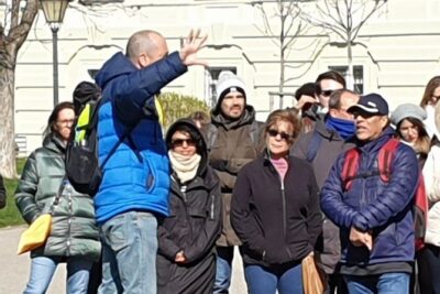 The best of Vienna on foot - Starting at the Maria-Theresa Memorial: meeting point and first impressions