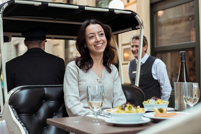 Vegan Sightseeing tour in an electro vintage car incl. schnitzel - Figlmüller vegan schnitzel plus sparkling wine and Viennese snacks