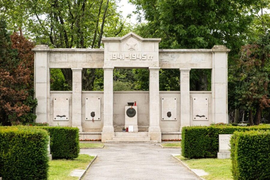 Vienna Central Cemetery Walking Tour with Transfers - Meeting at the Main Gate (and Getting Oriented Fast)