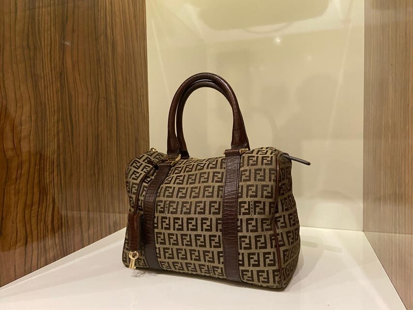 Vienna: Designer Fashion Time Capsule Experience - The 15-Minute Shopping Window: Purchase If You Want