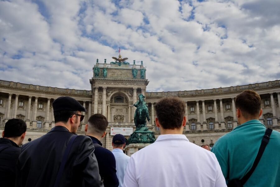 Vienna: Guided Walking Tour of City Highlights & Hidden Gems - Finding Your Guide Near Stephansplatz: Minoritenplatz Is the Sweet Spot