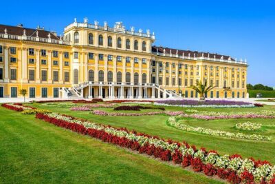 Vienna: Schönbrunn Palace Gardens Private Guided Tour - Meeting your guide and keeping the pace comfortable