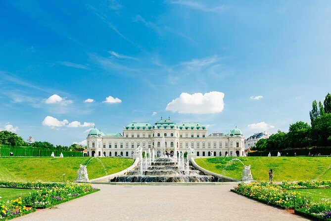 Vienna Sightseeing FLEXI Pass - Getting around with the hop-on hop-off tour and City Walk