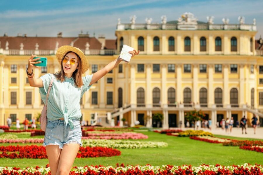 Vienna: Skip-the-Line Schönbrunn Palace & Gardens Tour - Meeting at Café Gerstner: the one place you can’t improvise