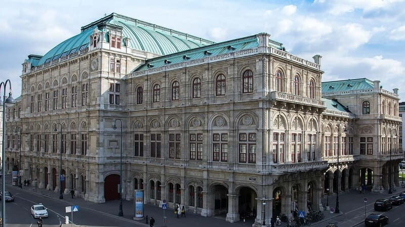 Vienna: Small Group Guided Walking Tour of City Highlights - Hofburg Palace, Imperial Gardens, and the Palmenhaus Break