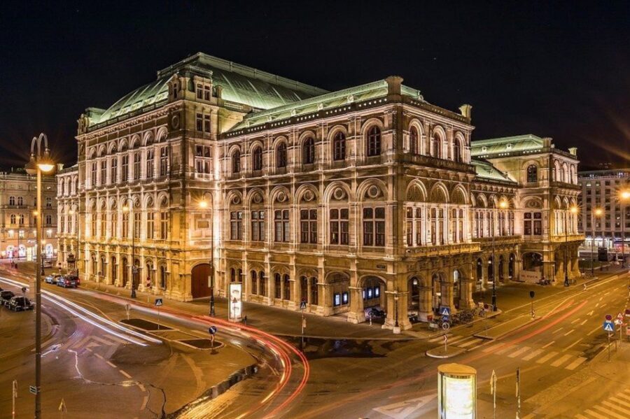 Vienna: Walking Tour of the Historic Ringstrasse - Palais Ephrusi and the Ephrusi Family Fate
